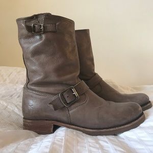 FRYE Women's Veronica Short Boot